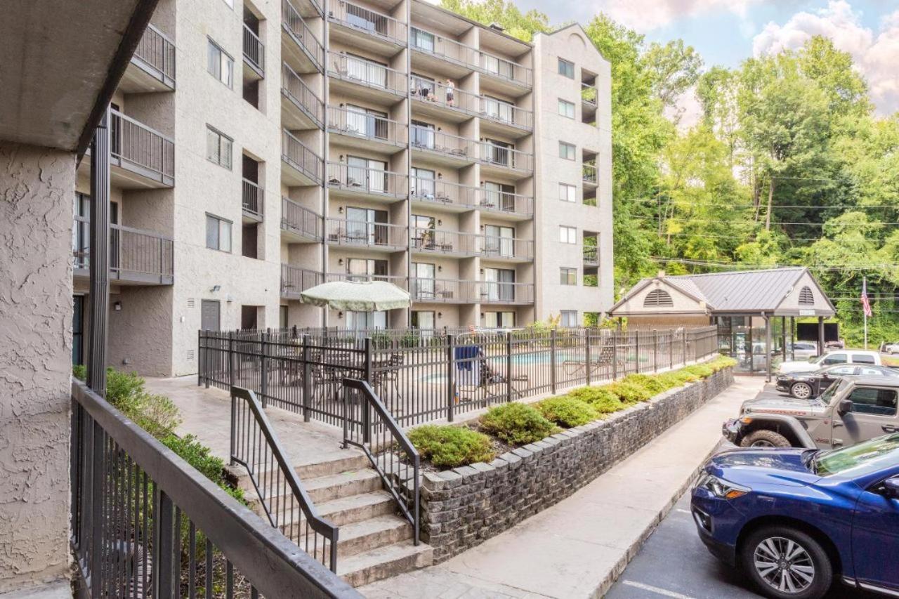 Family Bear Condos, Full King Suite, Kitchen, Pool Access Unit 103 Gatlinburg Ngoại thất bức ảnh